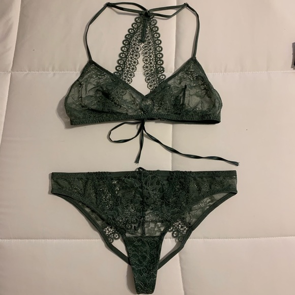 NWOT VS unlined lace bralette & matching panty - Picture 14 of 16